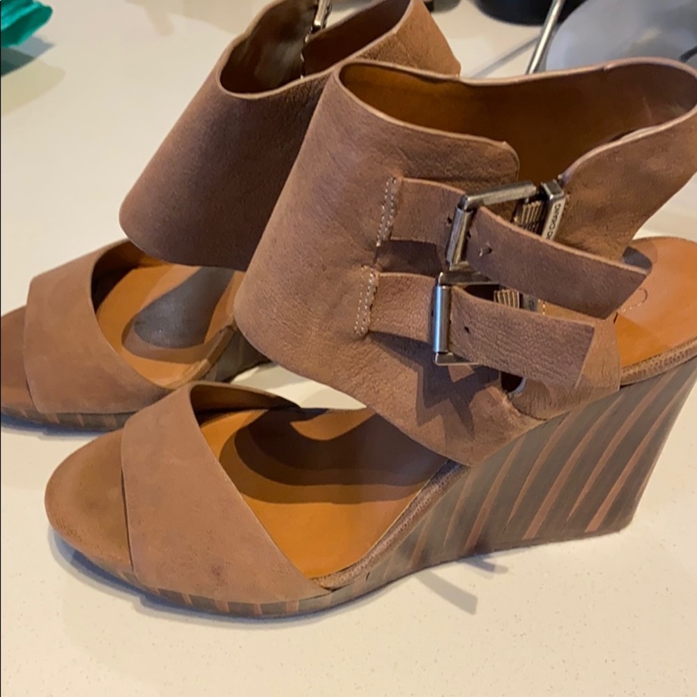 Tan Summer Wedges